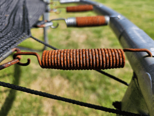 galvanized trampoline spring installed on trampoline frame trampoline spring tension diagram showing bounce mechanism rusty uncoated spring vs galvanized trampoline spring comparison electro galvanized vs hot dip galvanized vs zinc chromate trampoline springs trampoline spring hook types full loop extended hook tapered end different size galvanized extension springs for trampoline 4 to 10 inch salt spray test and pull strength test for galvanized trampoline springs galvanized extension springs used in fitness equipment garage door agricultural machinery furniture Seme Hardware contact QR code and spring sample box